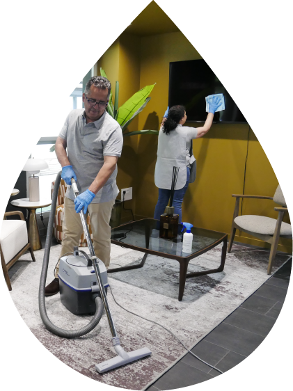 Table ronde avec des chaises autour